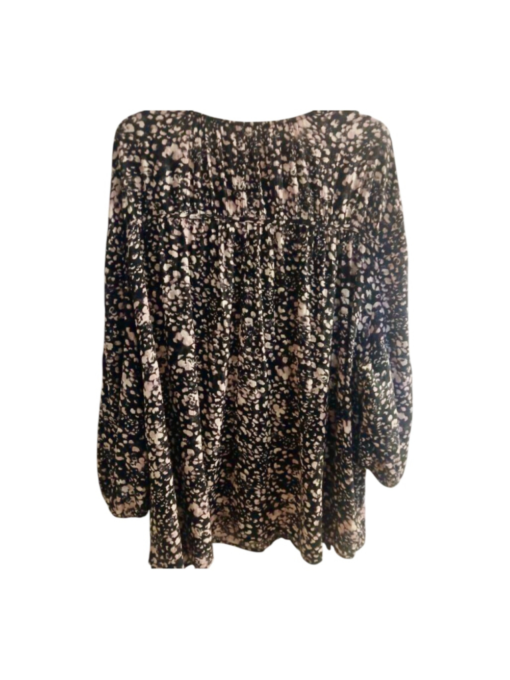 Women's Terra & Sky Plus 2X Black White Floral V-Neck Blouse - Picture 3 of 10